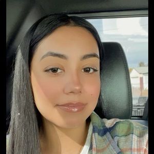 Meet your Posher, Alejandra